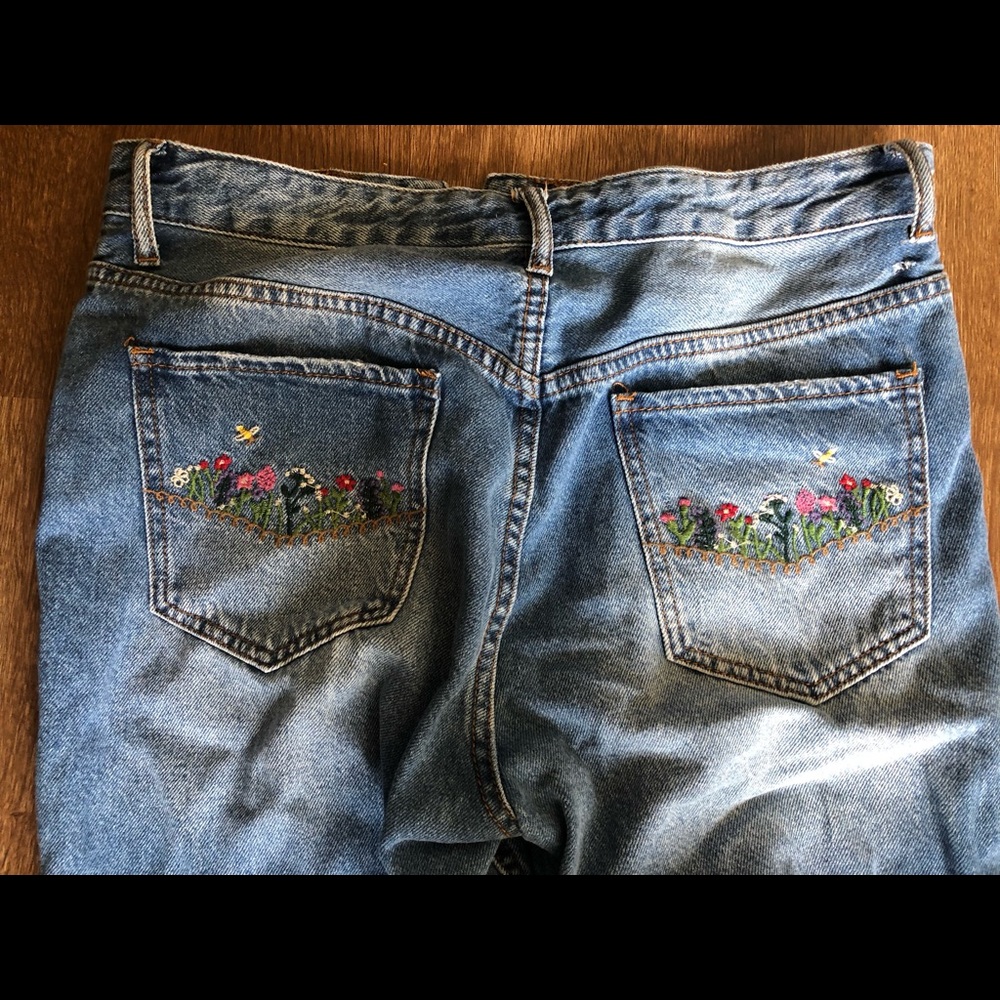 Timeless Jeans with embroidered flowers size 11